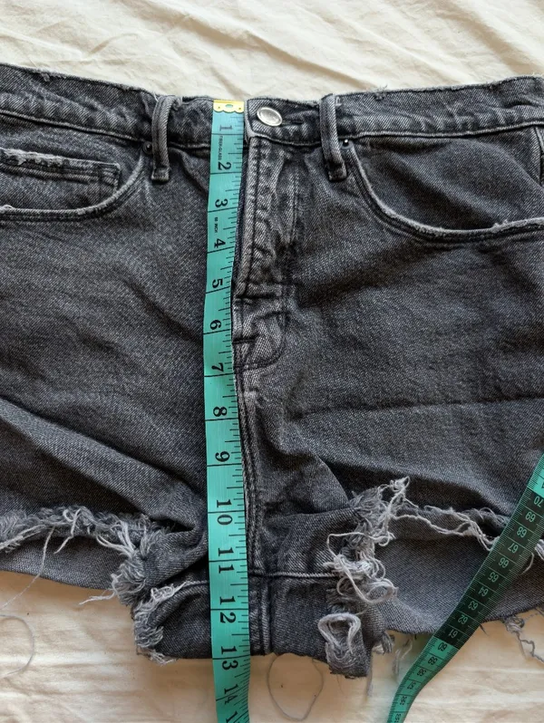 Good American High Rise Frayed Hem Denim Shorts W4/27 Dark Wash - Image 6