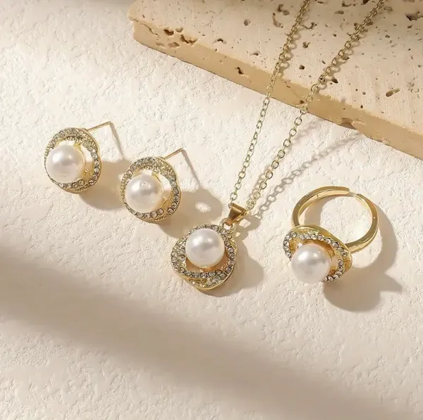 Elegant Gold and Pearl Jewelry Set - Image 2