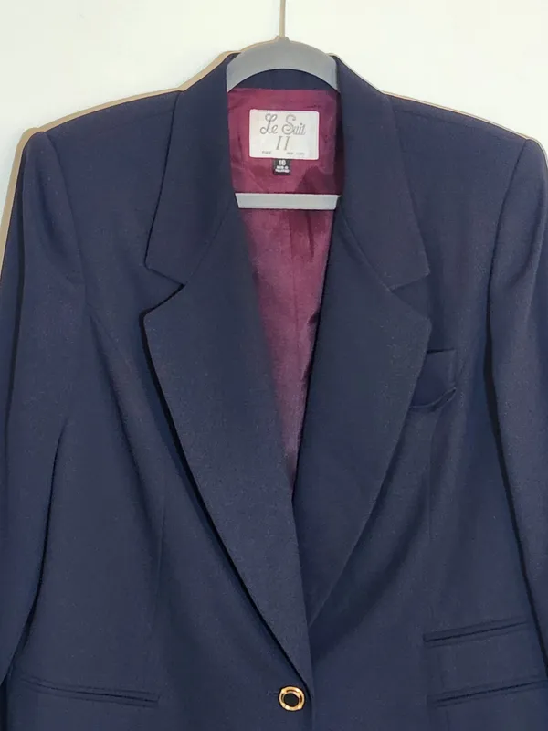 Le Suit Navy Gold Button Blazer with Removable Pocket Square Size 16 NWT - Image 2