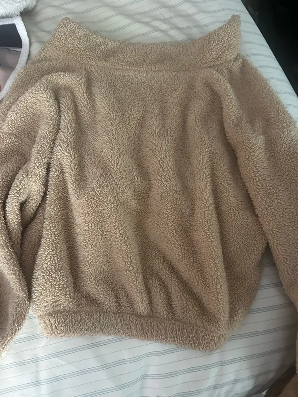 Boutique V neck teddy bear Sherpa - Image 2