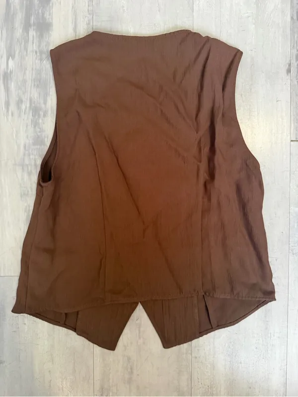 stradivarius Sleeveless Button-Front Top in Chocolate Brown - Image 4