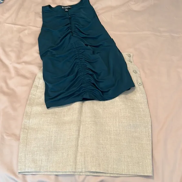 Calvin Klein size 6 tan linen button side straight mini skirt EUC - Image 2