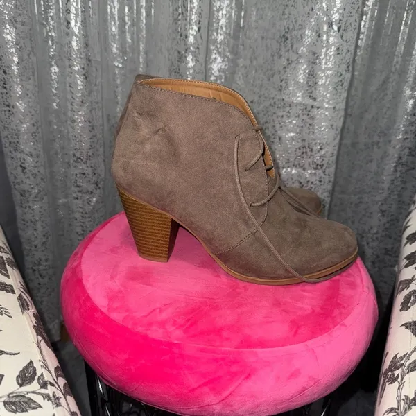 Tan Lace Up‎ Boots with Suede Finish - Image 3