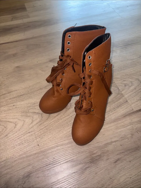 Women’s Lace-Up Ankle Boots in Brown tall heels 5 in size 10 - Image 3