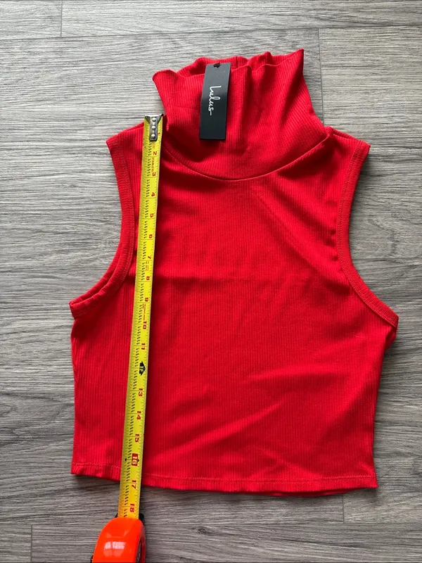 NWT Lulu's Red Ribbed Mock Neck Cropped Tank Size Medium - Image 3