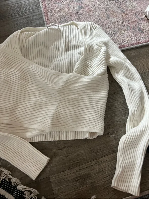 Abercrombie & Fitch Off-White Ribbed Wrap Crop Top - Image 4