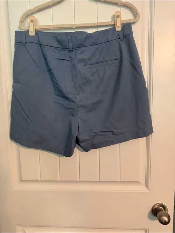 Old Navy Blue Women's Pleated Shorts - Image 2