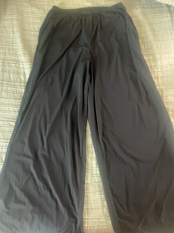 Alo Yoga Pants - Image 2
