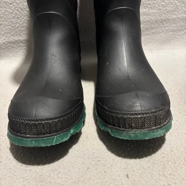 Unbranded Unisex Black & Green Rubber Rain & Garden Boots size 7 made in U.S.A. - Image 3