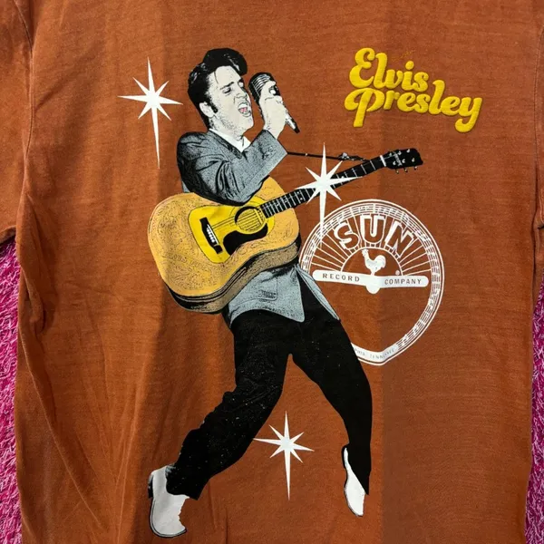 Elvis Presley Puffy Print Rock Tshirt size Medium - Image 3