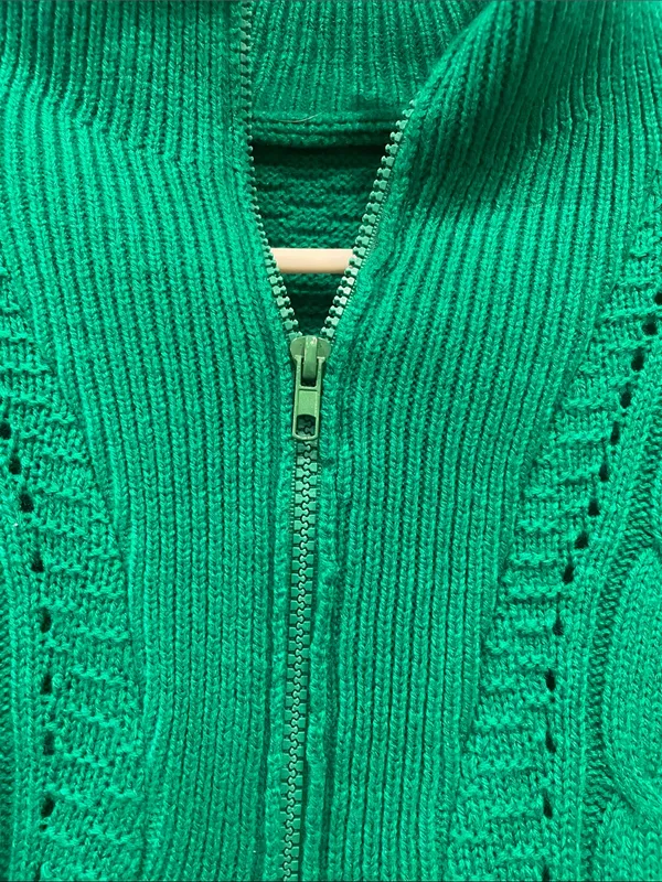 Beautful green long sleeve sweater like new - Image 3