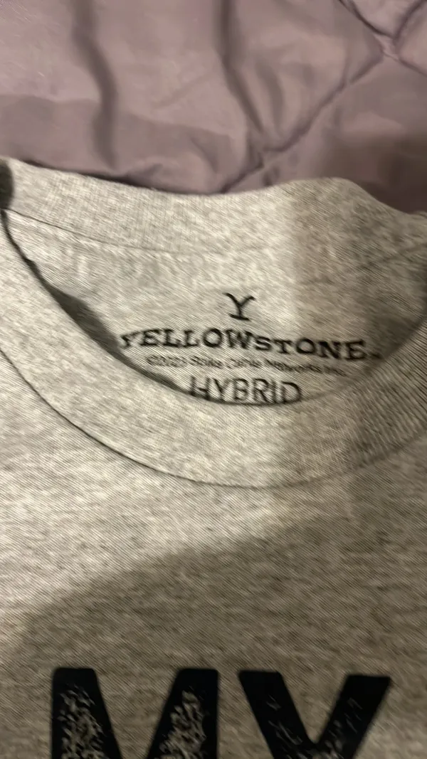 Yellowstone Tee Shirt. Medium. Never Worn - Image 2