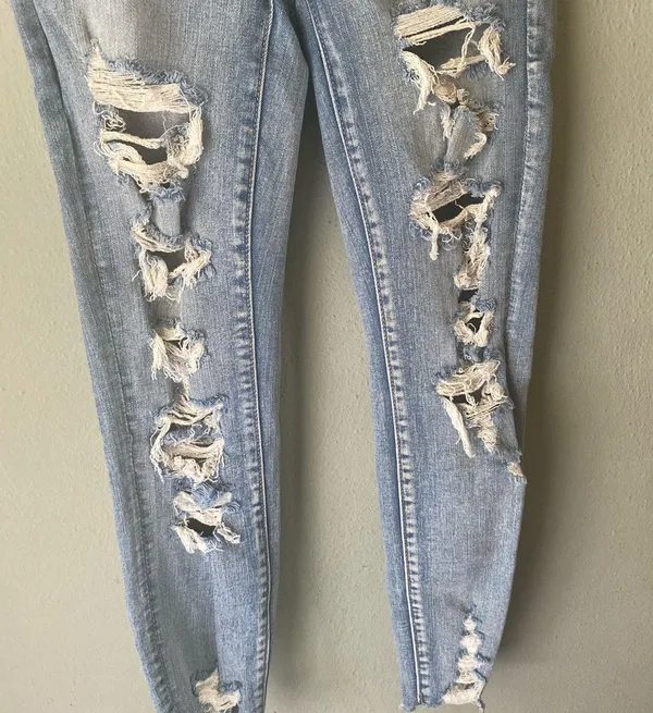 American Eagle Ripped Jeans - Image 5