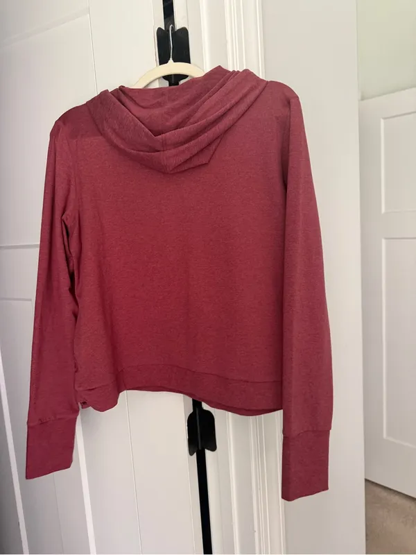 Vuori Women's Halo Essential Hoodie burgundy red long sleeve stretch - Image 5