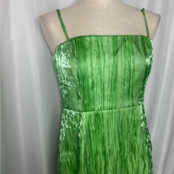 Lulu’s cocktail Elegant Green Dress spring spaghetti strap 
NWT Medium - Image 3