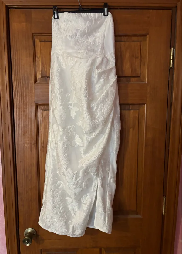 Showpo Midi white jacquard Dress - Image 4