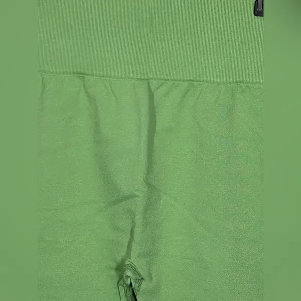 WeWoreWhat Seamless Biker Shorts Large Pilates Girl Green NWT - Image 8