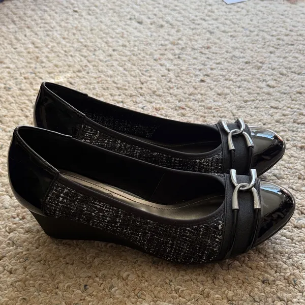 IMPO Women's Black Patent Dress Shoes with Silver Accents Size 9 - Image 8