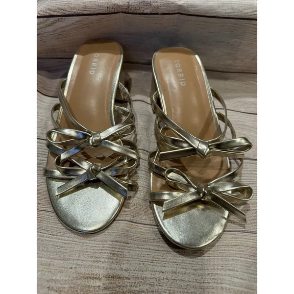 Torrid gold strappy low block-heel sandals feature delicate decorative bows 9WW - Image 2