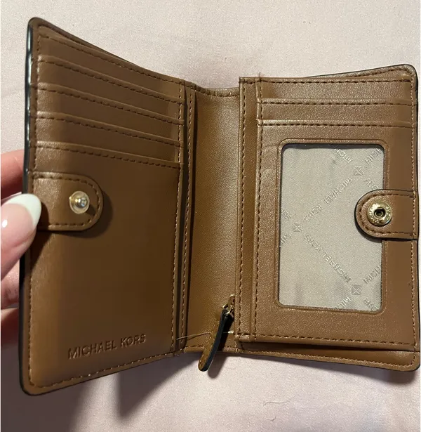 Michael Kors Wallet - Image 3