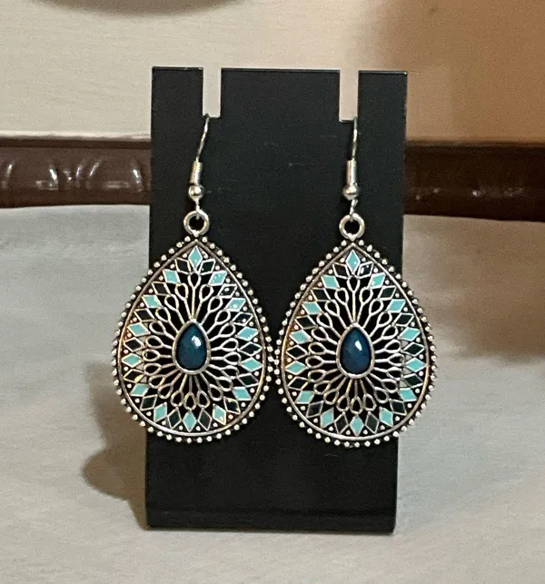 Elegant Silver and Blue Teardrop Earrings - Image 3