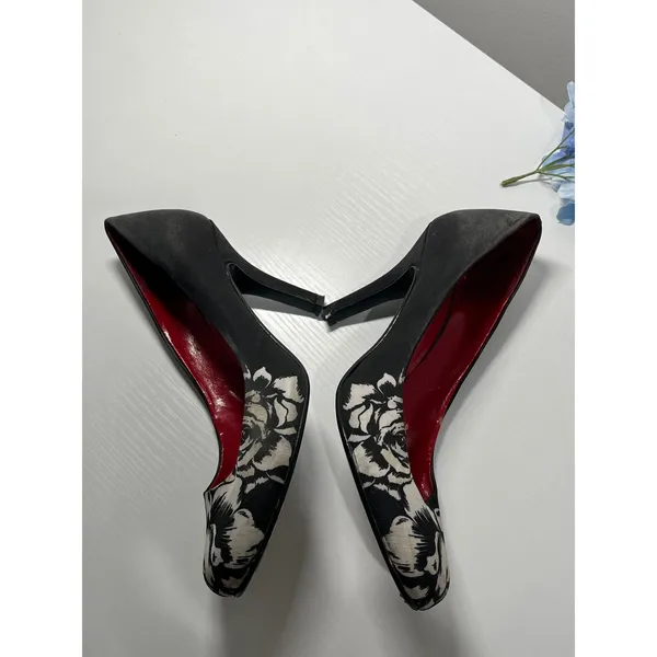 Nine West Womens Black Satin‎ Floral Toe Pumps Red Insole Size 6M High Heels - Image 5