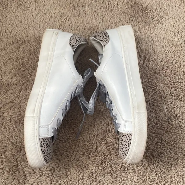 Universal Threads star sneaker with leopard print and silver laces - Image 7