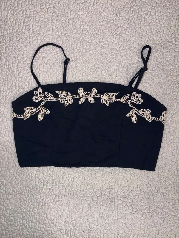 Lulu’s Embroidered Navy Crop Tank - Image 2