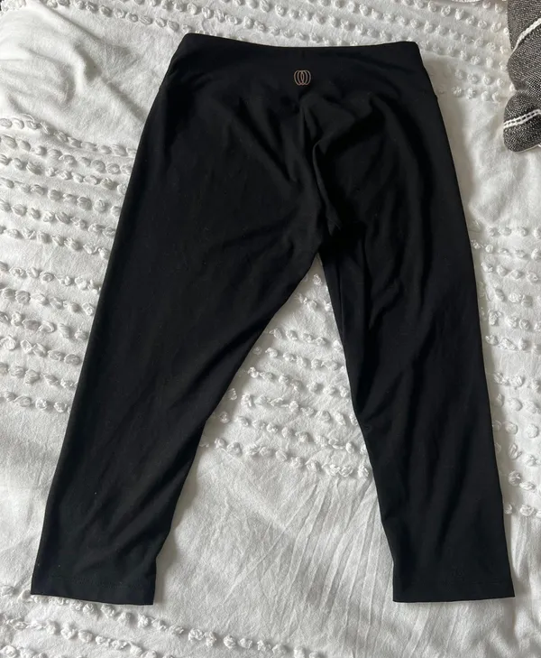 Balance Collection High Rise 3/4 Leggings - Image 3