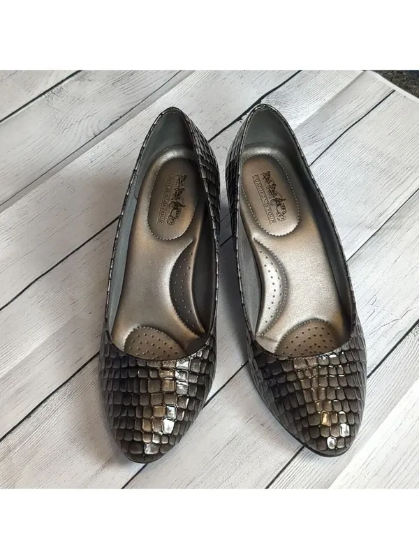 Coach and four shiny snakeskin heels size 8.5 - Image 3