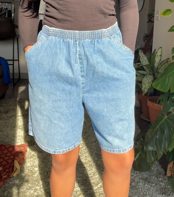 Vintage 90s Shorts Size 32 - Image 2