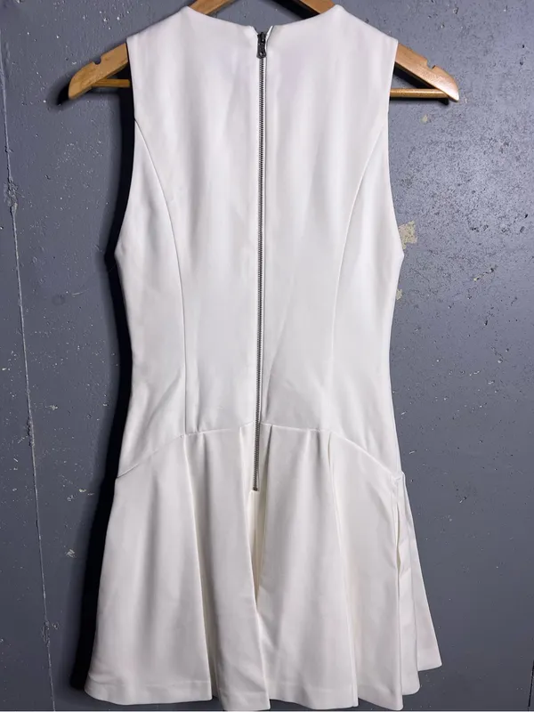 Alice and Olivia Adley Pleated Drop Waist Dress in size 2. Off white. - Image 5