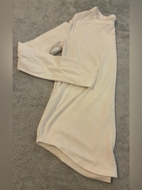 Women’s MUDD Brand Long-Sleeve Tee - White Size Small - Image 4