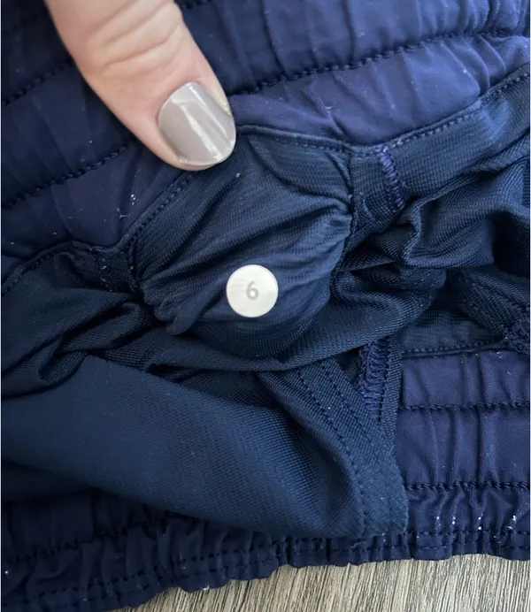 Lululemon Shorts 2.5" - Image 4