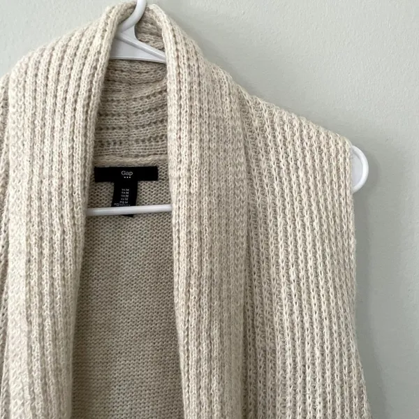 Gap knit sleeveless vest sweater cardigan beige‎ warm style fall women size M - Image 2