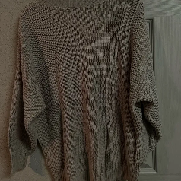 Hollister Cozy Beige Sweater - Image 3