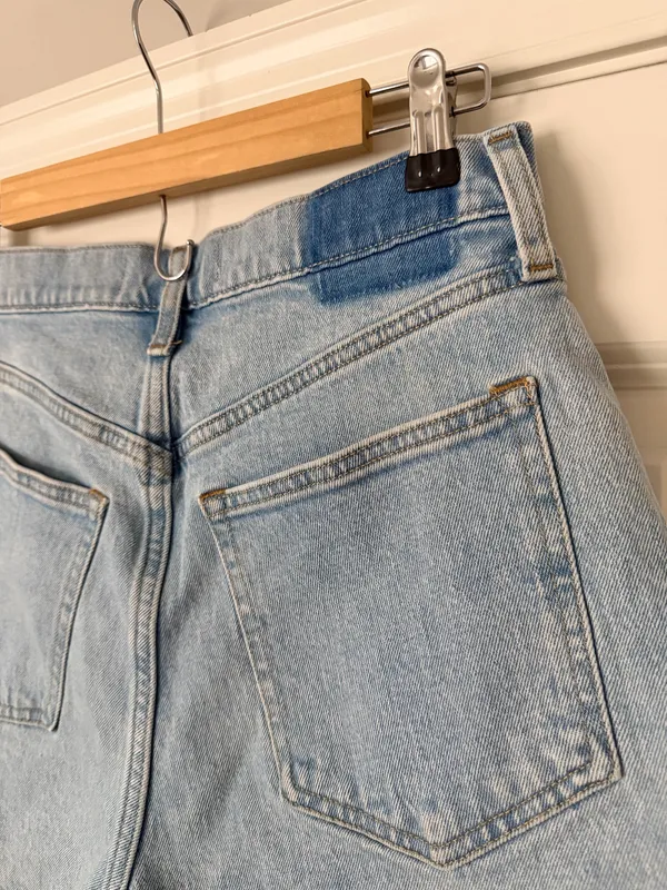 Abercrombie & Fitch 4” Mom Short High Rise Light Wash Jean Shorts - Image 4