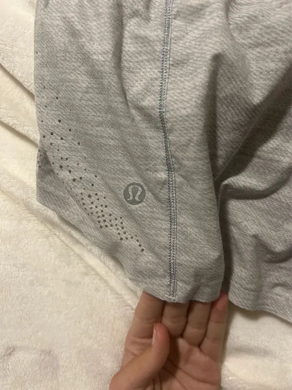 Lululemon Shorts Hotty Hot 2.5" - Image 3