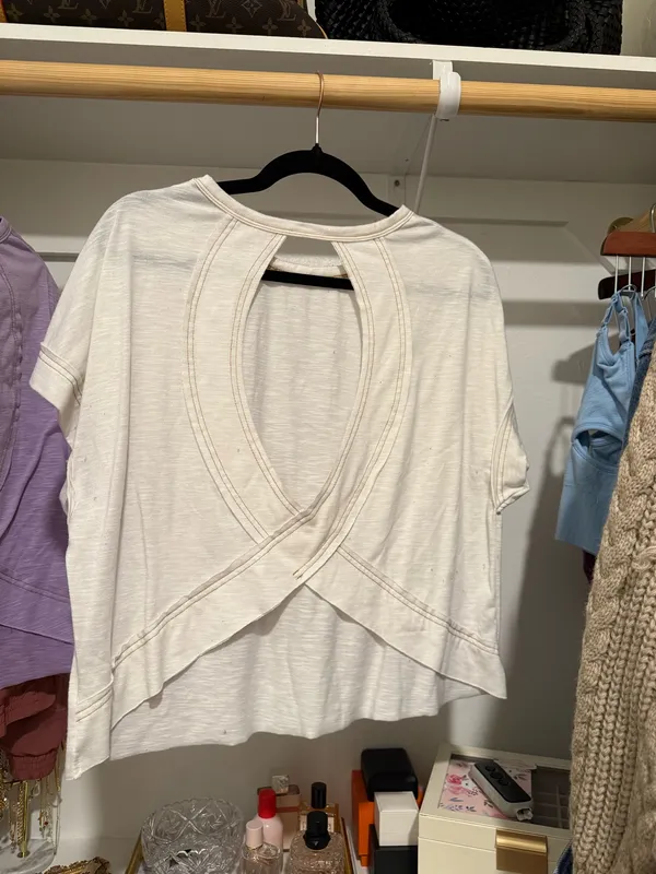 White key hole top Size M - Image 3