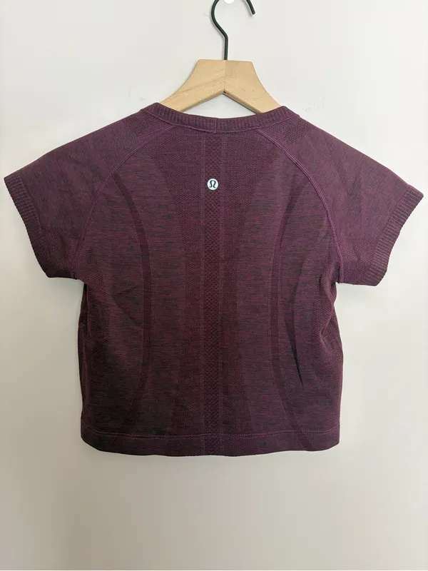 Lululemon Swiftly Tech Cropped Short-Sleeve Shirt 2.0 Deep Fuchsia/Black - Image 2