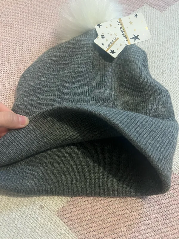 Forever 21 Gray White Faux Fur Ribbed Knit Snow Winter Fall Beanie Hat - Image 2