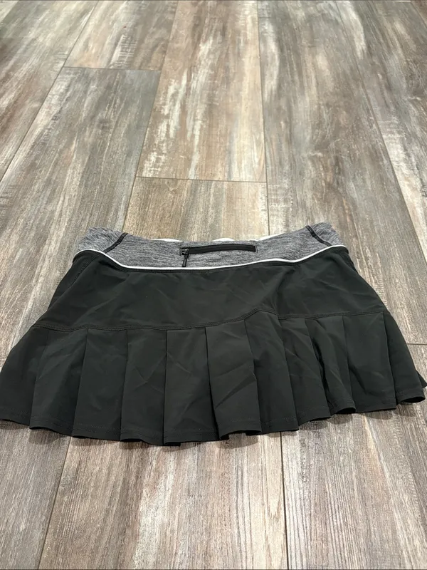 LULULEMON Black & Gray Ruffle Skirt Size 6 - Image 4