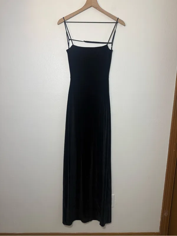 Lucy in the Sky Gianna Velvet Maxi Dress - Image 2