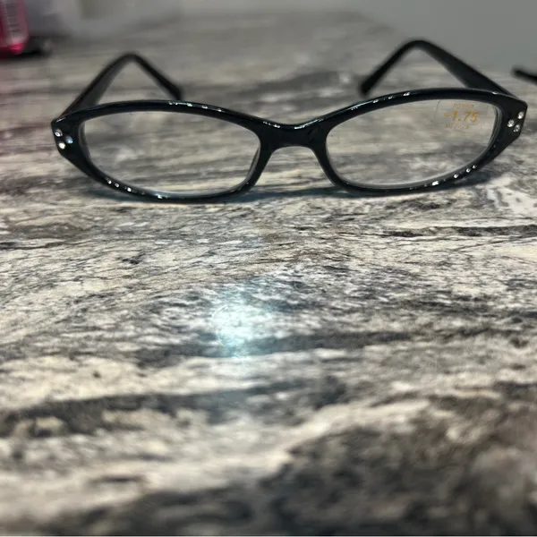 Elegant Black Women's Readers Glasses 1.75 NWOT - Image 2