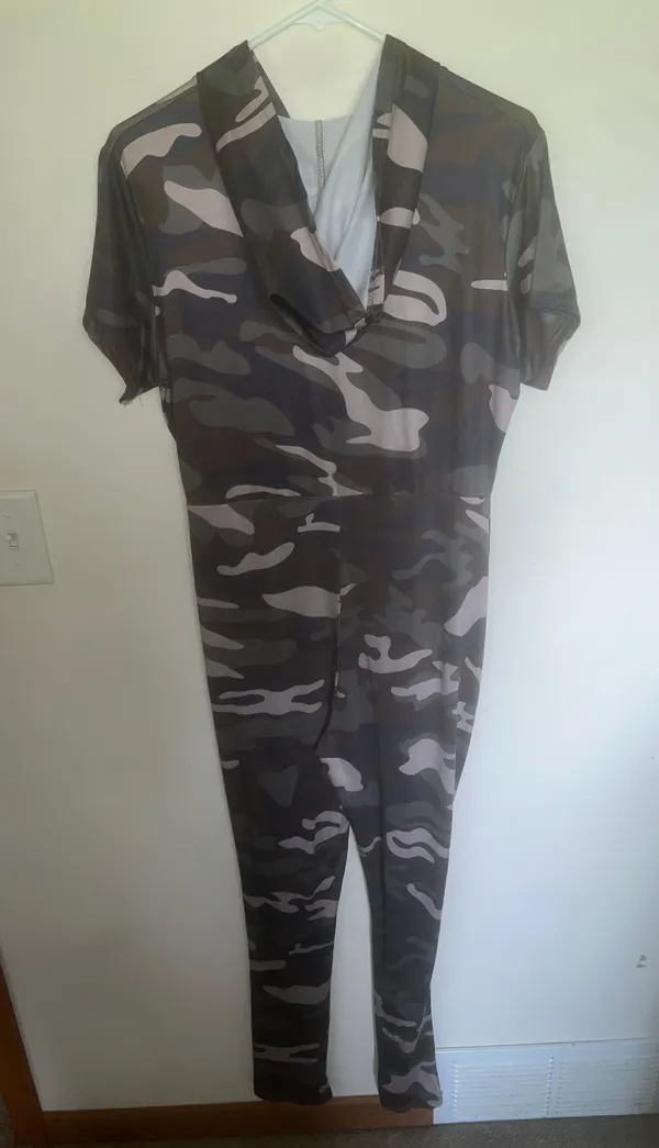 Camo Jumpsuit Size XL - Image 3