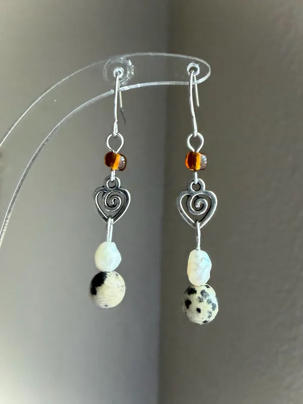 Handmade boho vintage aesthetic fairy style freshwater pearl & Dalmatian jasper stone unique dangle earrings🍃🌀 - Image 4