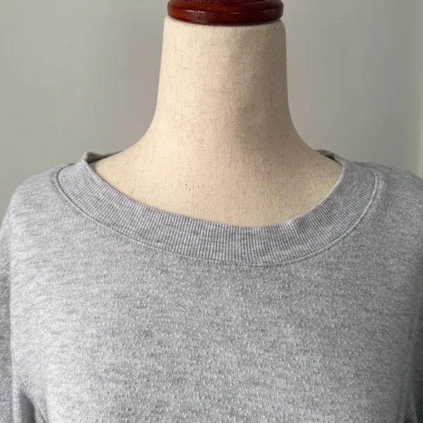 ALO Yoga Soho Heather Gray Long Sleeve Tee Size Small High Lo Casual Top - Image 3
