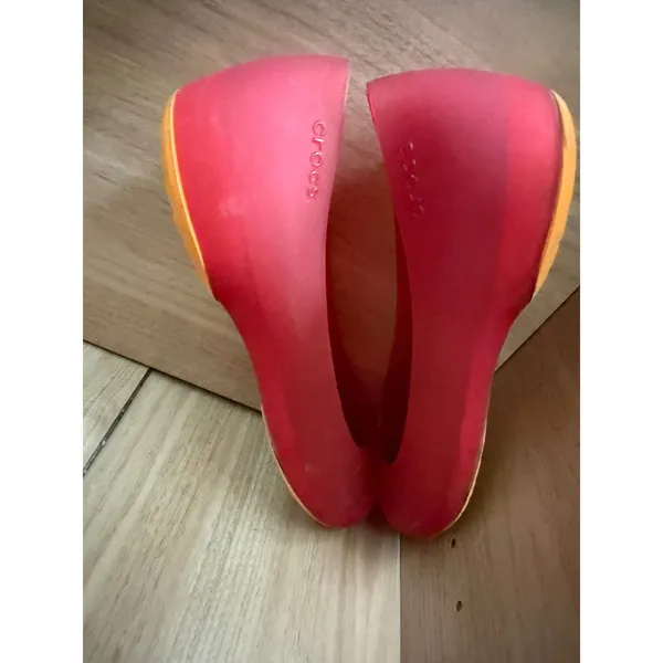Crocs sz 6 Carlie Jelly Red Peep Toe Textured Translucent Slip On Flats Casual - Image 8