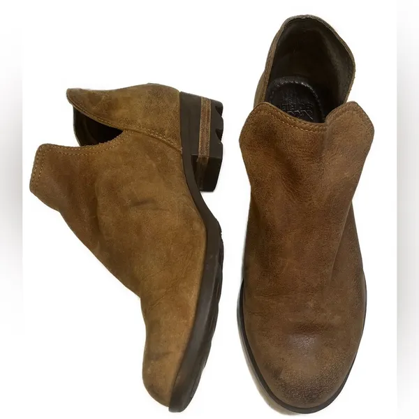 Sorel Lolla II Cut Out Bootie in Nuebuck Tan 9 - Image 3