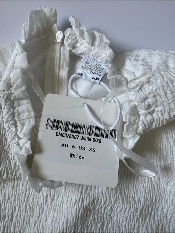 Selfie Leslie Secret Garden Long Sleeve Smocked Bodice Dress White Size XS NWT - Image 4